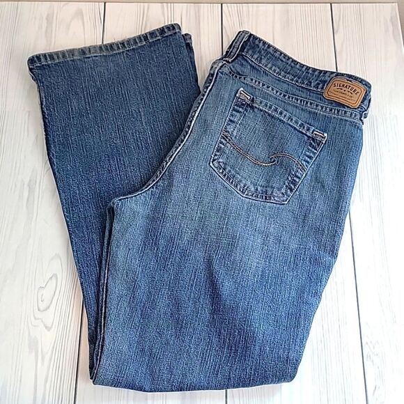 Signature by Levi Strauss Denim - Levi Strauss signature low-rise bootcut blue denim jeans Size 12S
